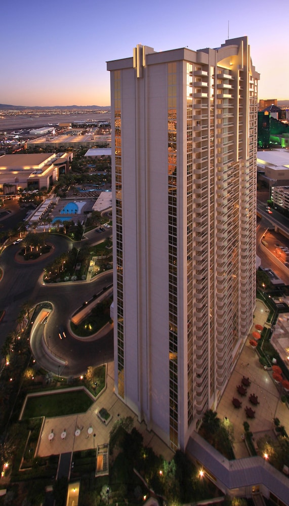 Luxury Suites International At The Signature 2/71