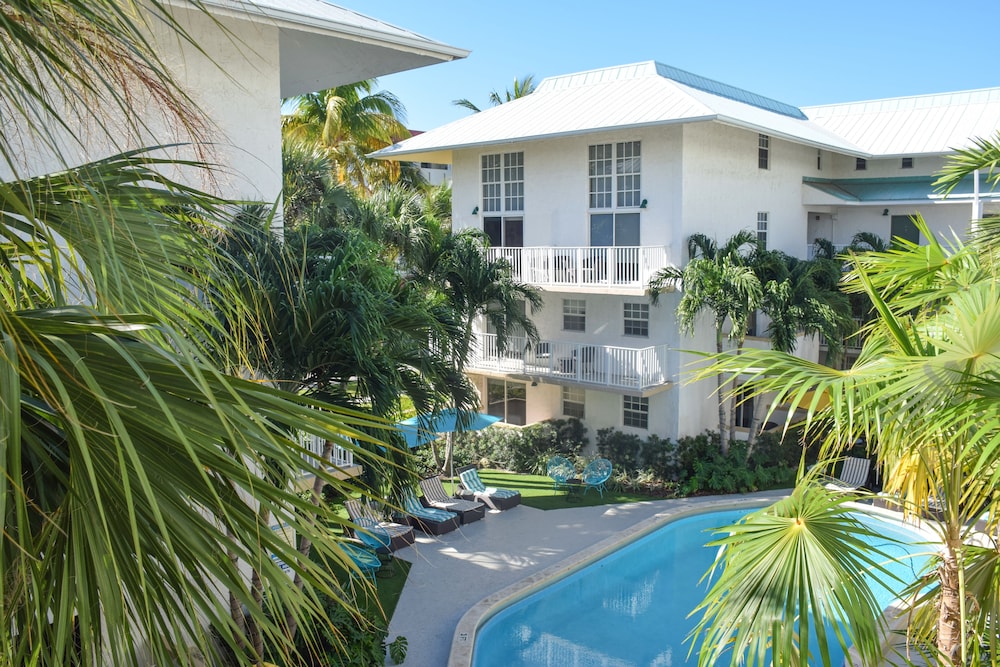 Coral Reef Suites 65/75