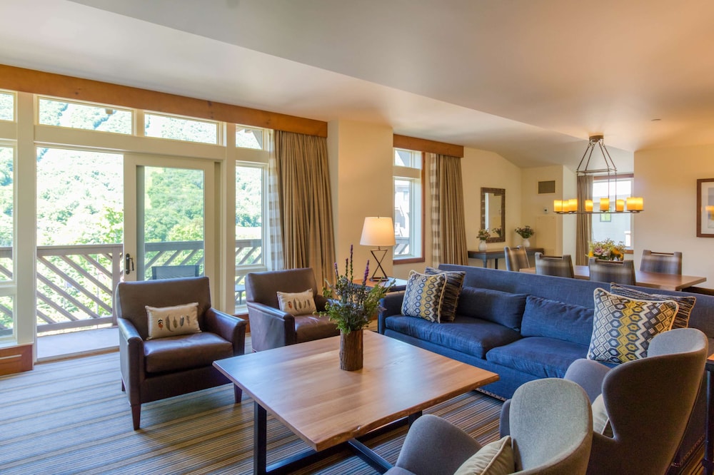 The Lodge At Spruce Peak 58/83