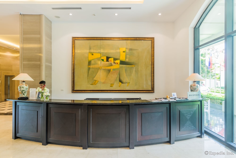 Elegant Suites Westlake 8/72