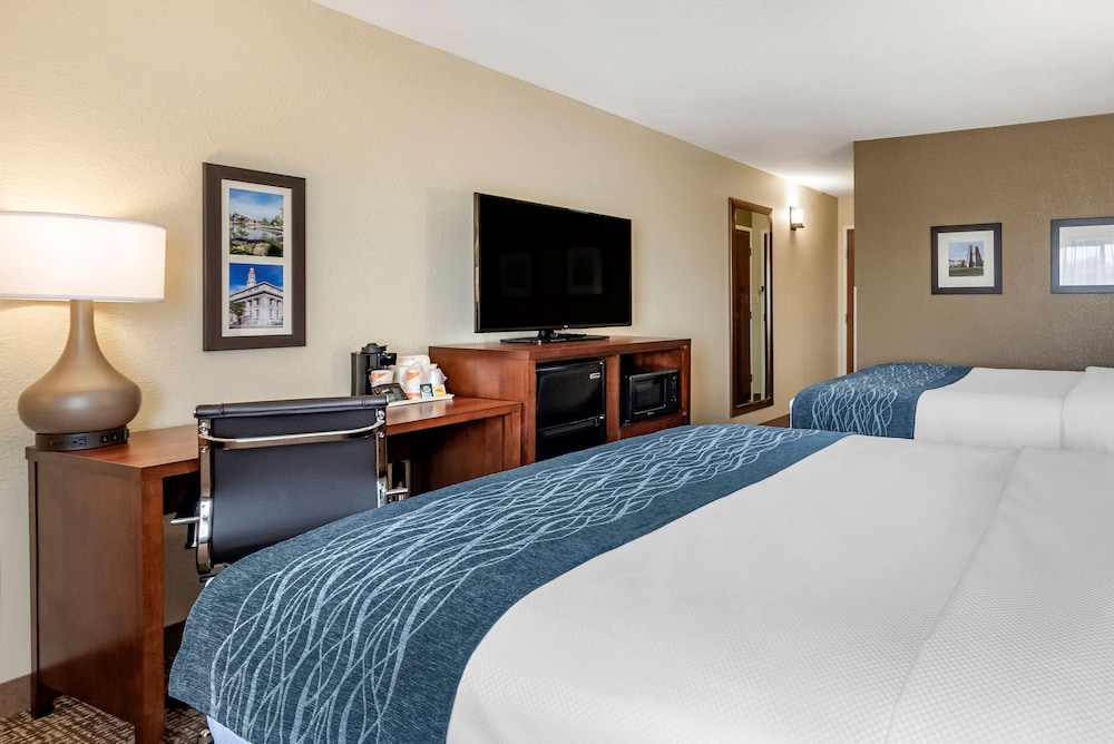 Comfort Inn Suites Pueblo 12/24