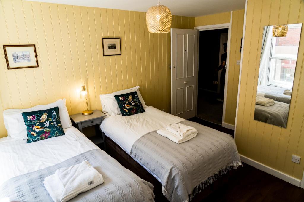 Standard, Twin Beds, 3 Beds, Street View