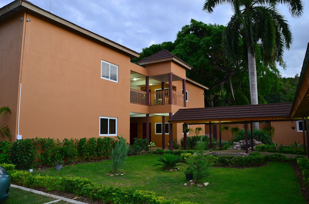 Donway, A Jamaican Style Village 40/44