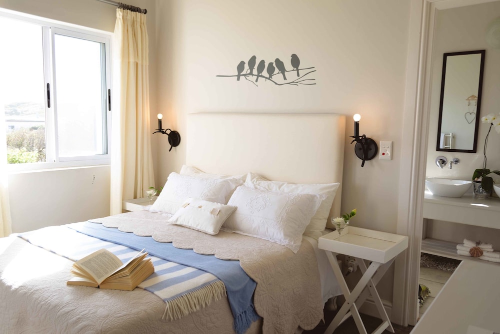 138 Marine Beachfront Guesthouse 7/50