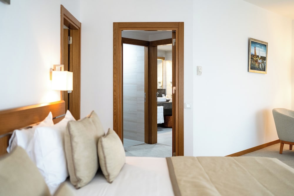 EXECUTIVE, SUITE, SEA VIEW, BALCONY