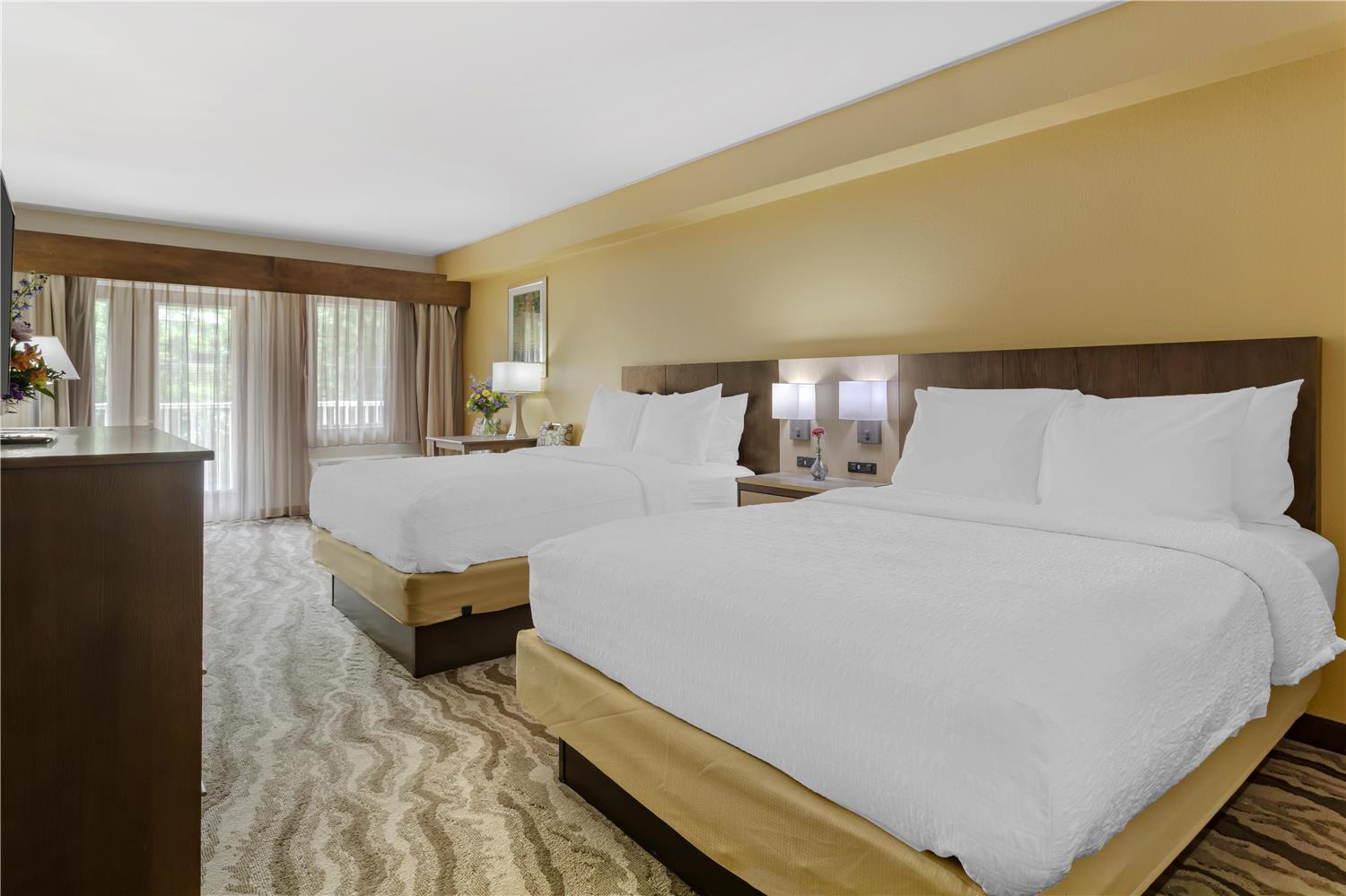Suite, 2 Queen Beds, with View, Balcony, Accessible