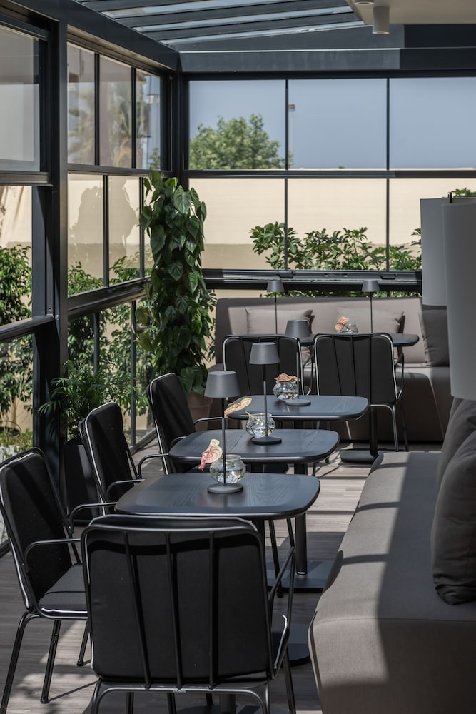 Bitzaro Hotel 40/50