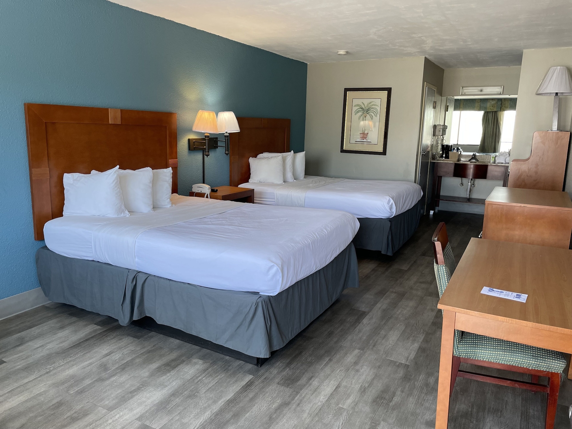 ROOM, 2 QUEEN BEDS, SMOKING