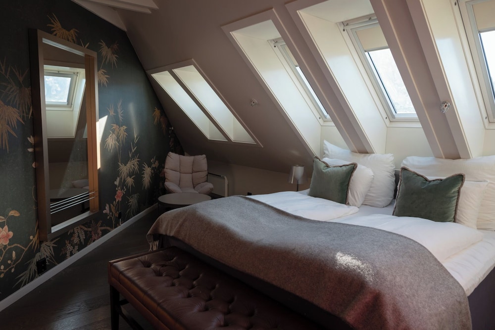 SUITE, DOUBLE BED
