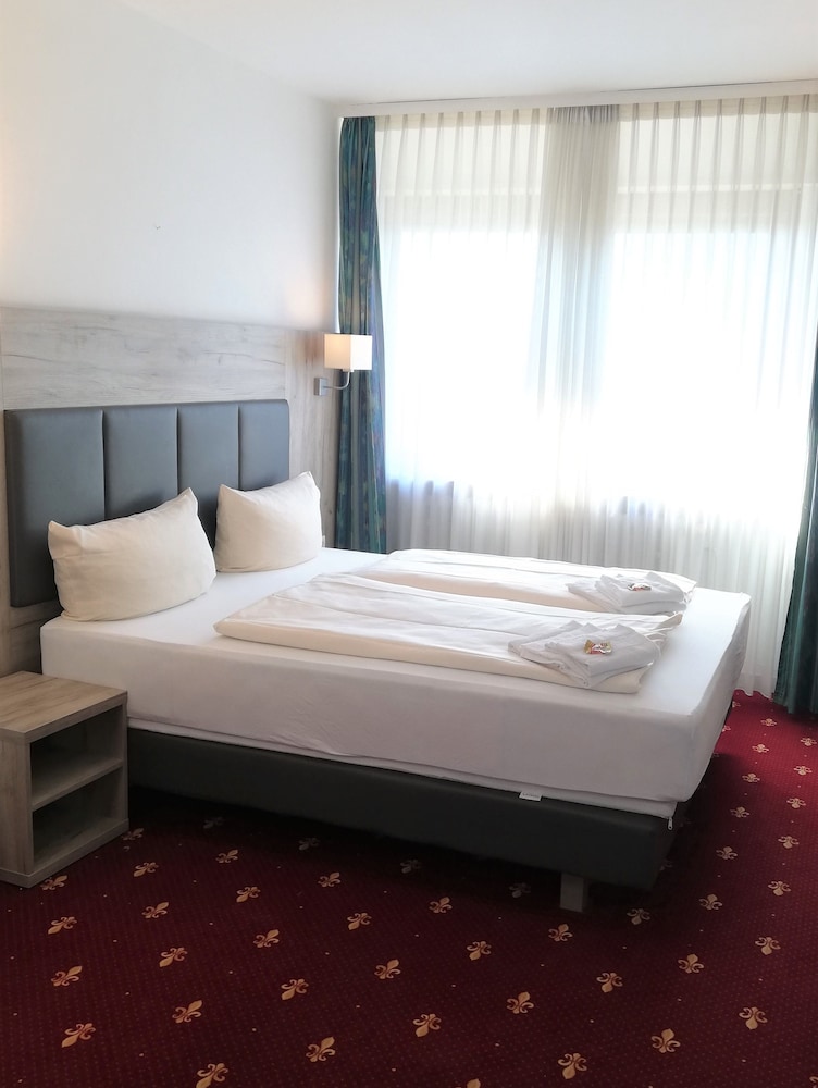 ROOM, TRIPLE