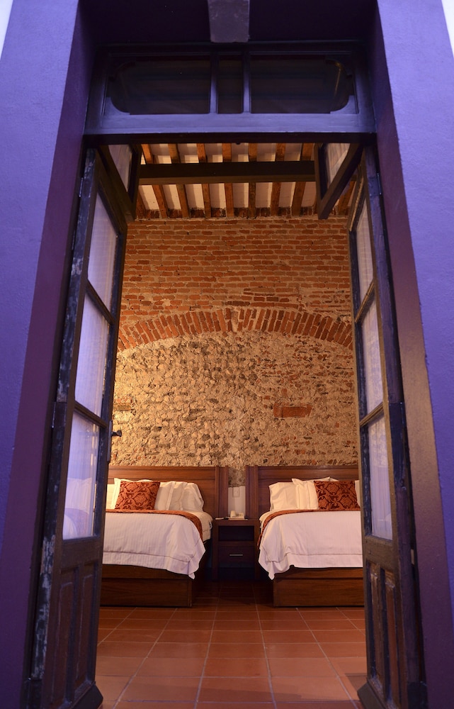 EL SERAFIN HOTEL BOUTIQUE 38/80