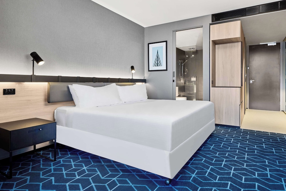 غرفة ديلوكس بسرير كينج، Vibe Hotel Melbourne Docklands 2/5