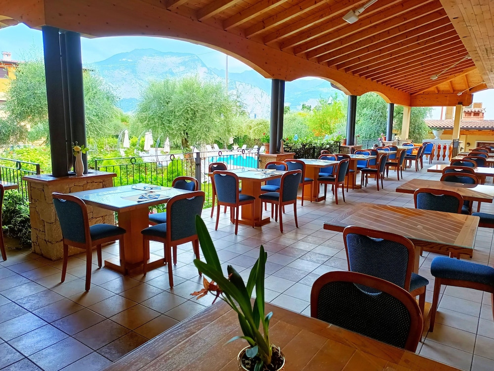 Villa Isabella Hotel & Residence 36/50