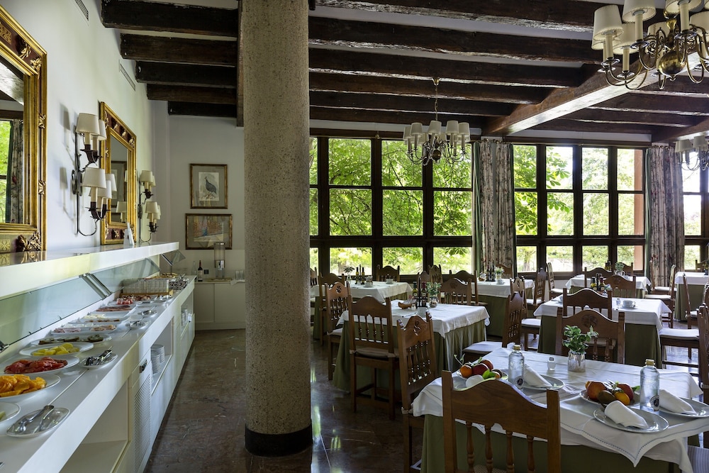 Parador de Gijon 35/50