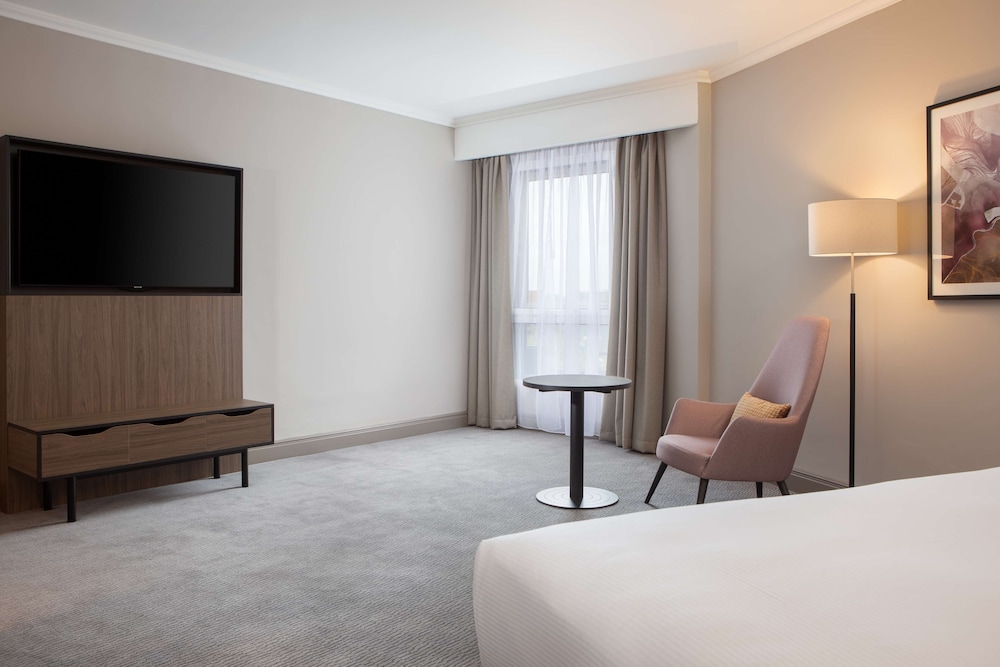 Doubletree By Hilton Dartford Bridge 40/84