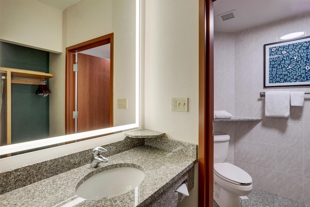 Drury Inn and Suites North Dayton 46/50