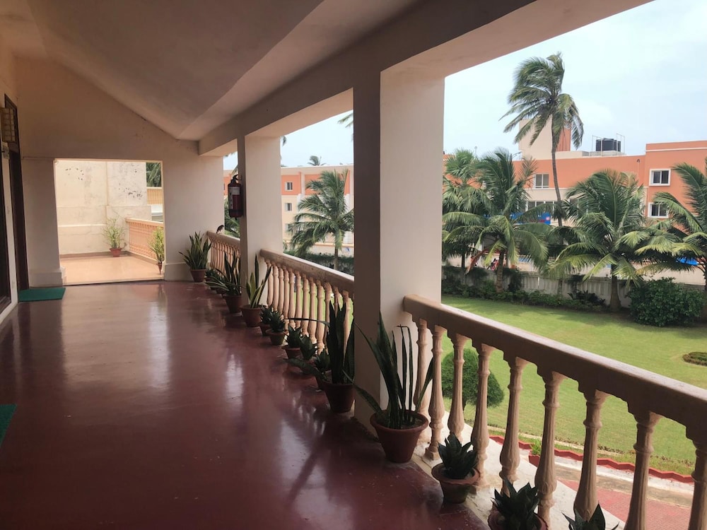 Chanakya Bnr Hotel 49/50