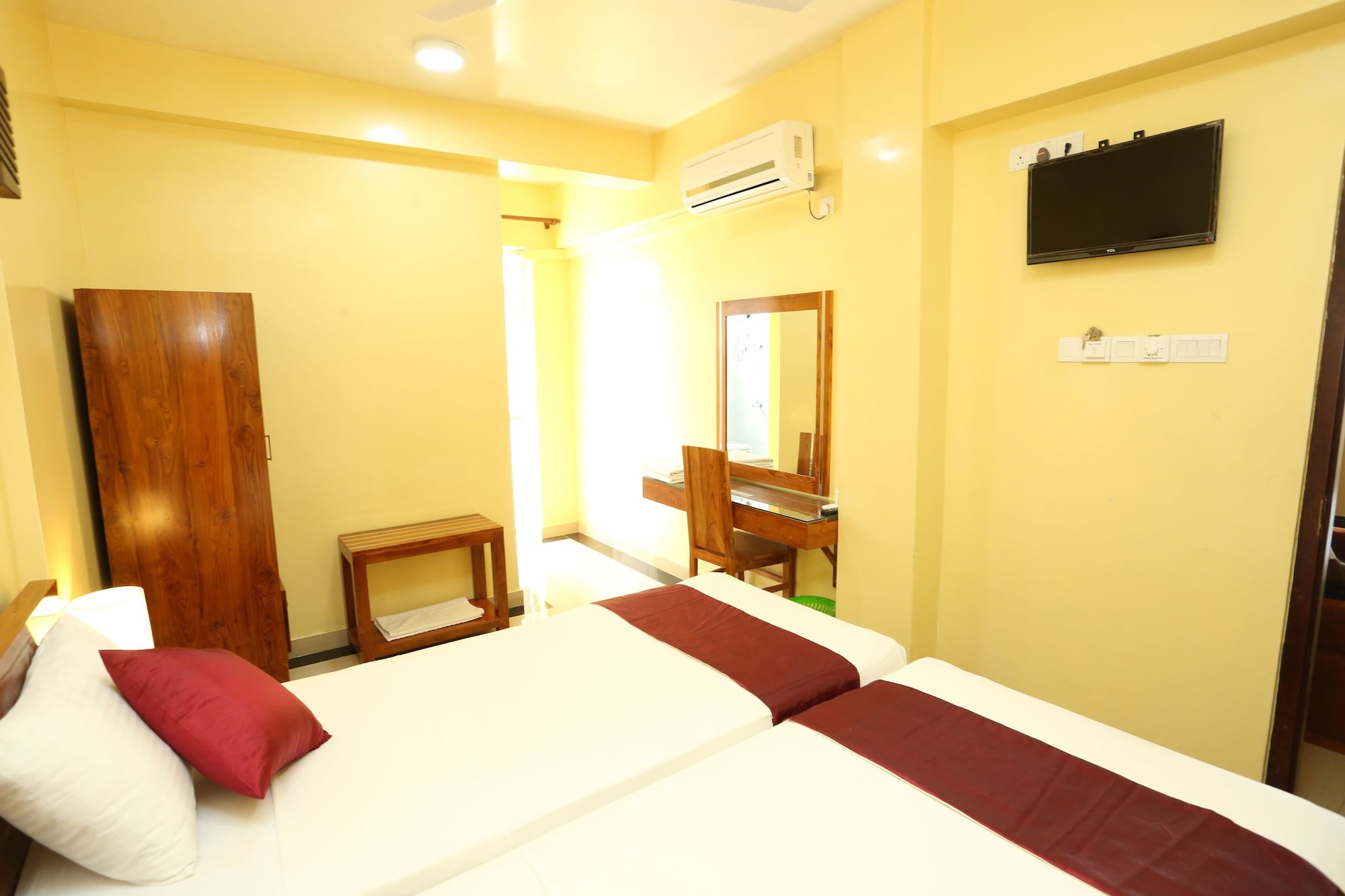 SUPERIOR, DOUBLE OR TWIN BED
