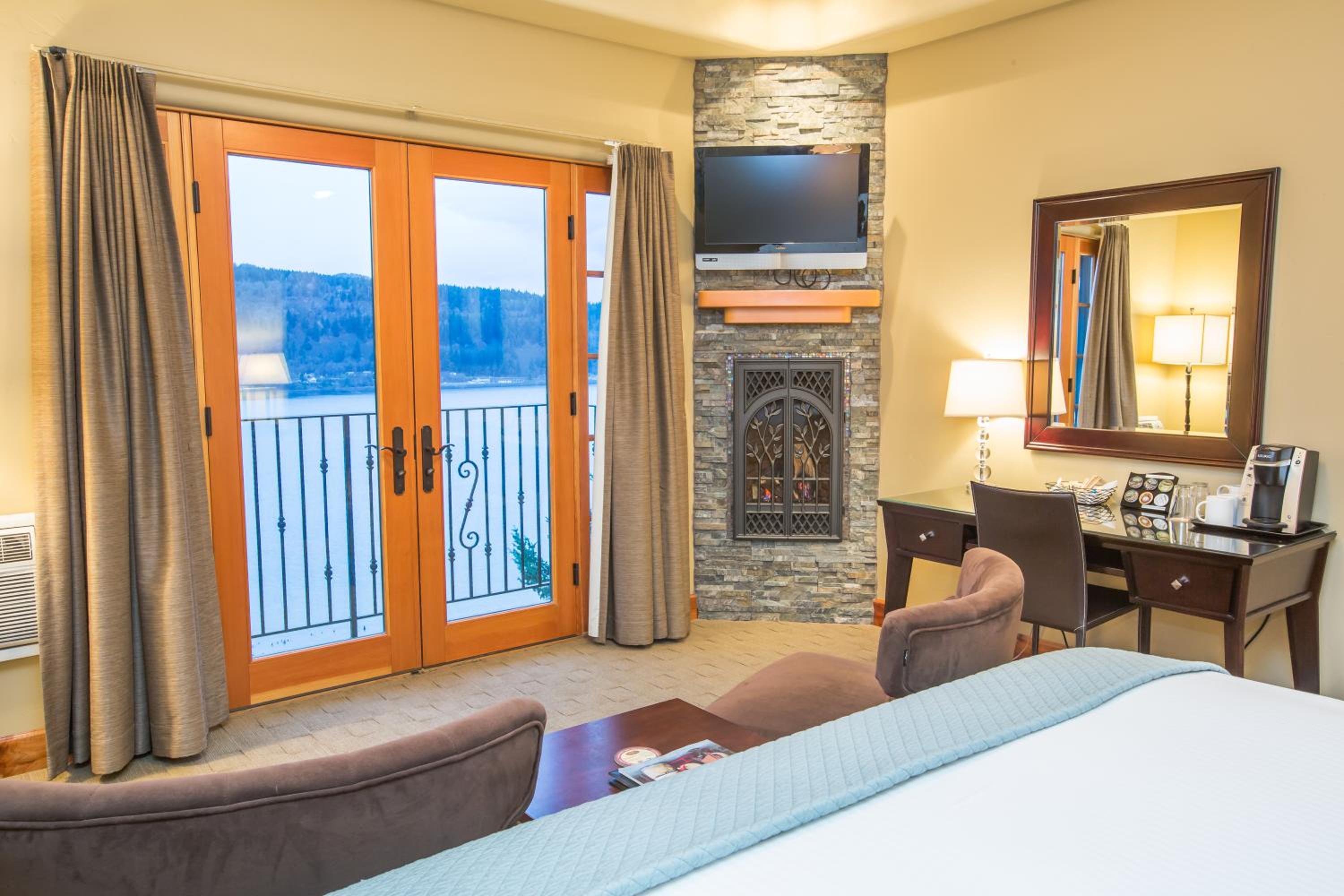غرفة بسرير كينج بإطلالة على النهر، Columbia Cliff Villas Hotel 2/9