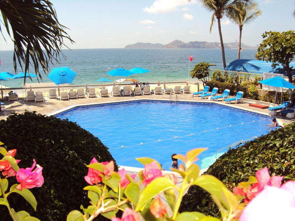 Acapulco Malibu 8/49