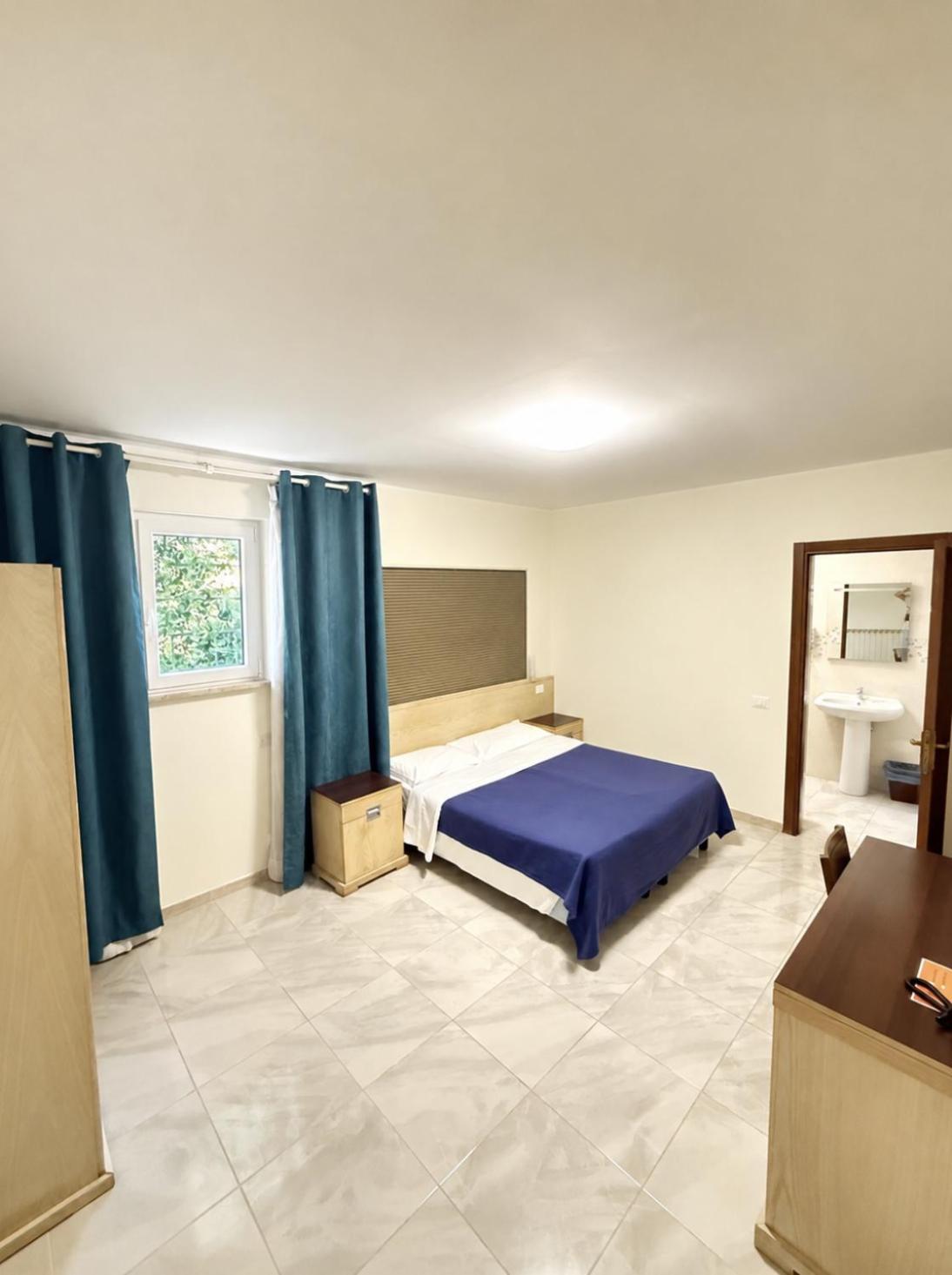 Room, Queen Bed, Separate Building
