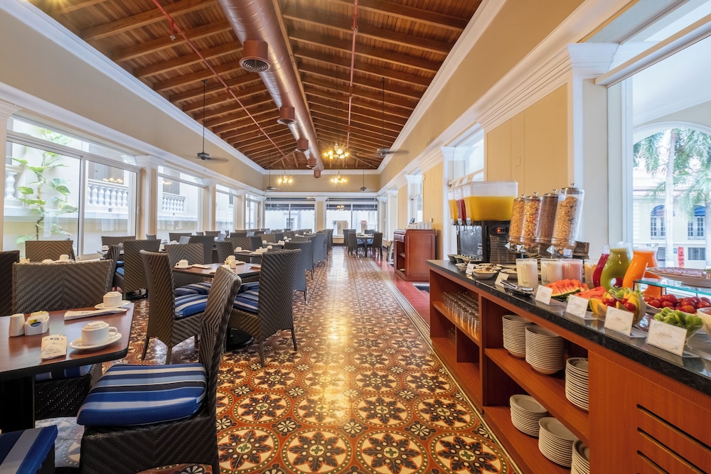 El Prado Hotel 54/62