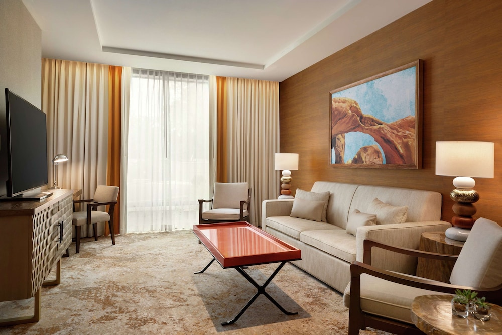 Hoodoo Moab, Curio Collection by Hilton 32/48