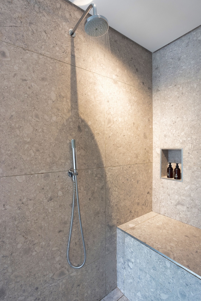 Zest Boutique Hotel 24/49