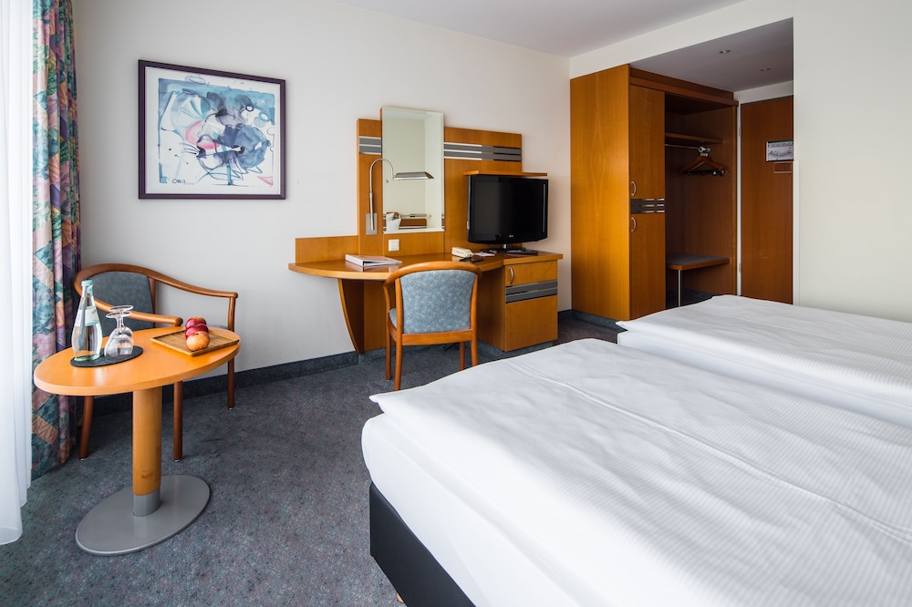 Ramada by Wyndham Dresden 13/61