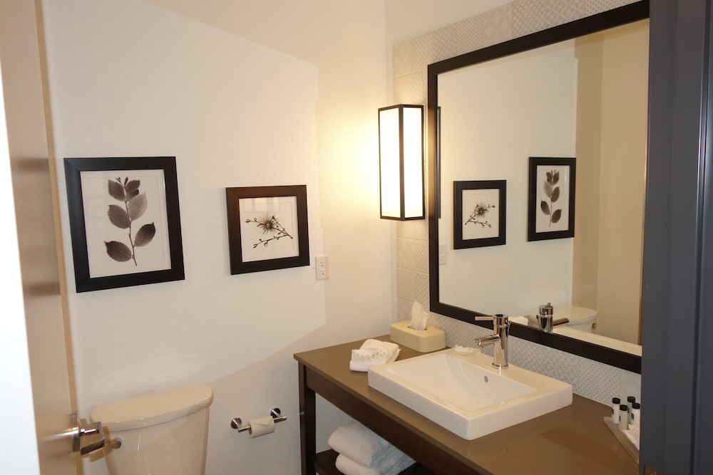 Country Inn & Suites by Radisson Lawrence KS 26/38