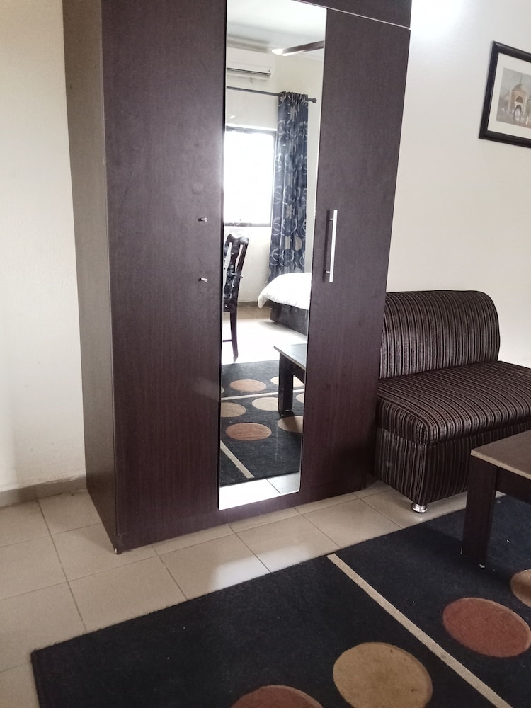 Dreamland Suites 39/45