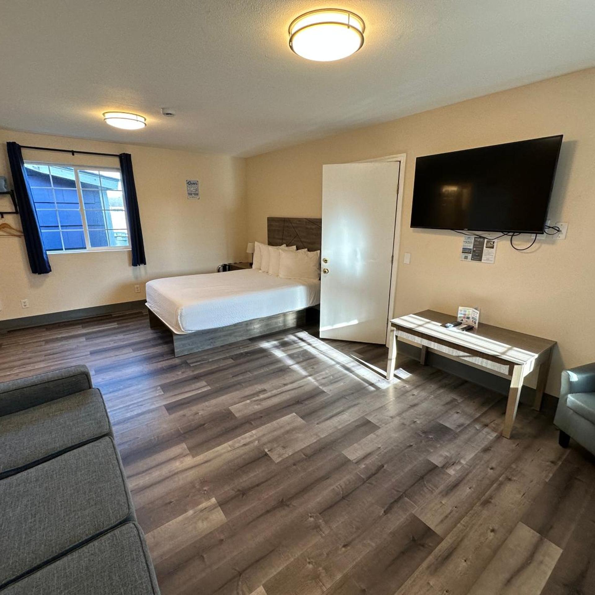 Coastal Inn & Suites 16/50