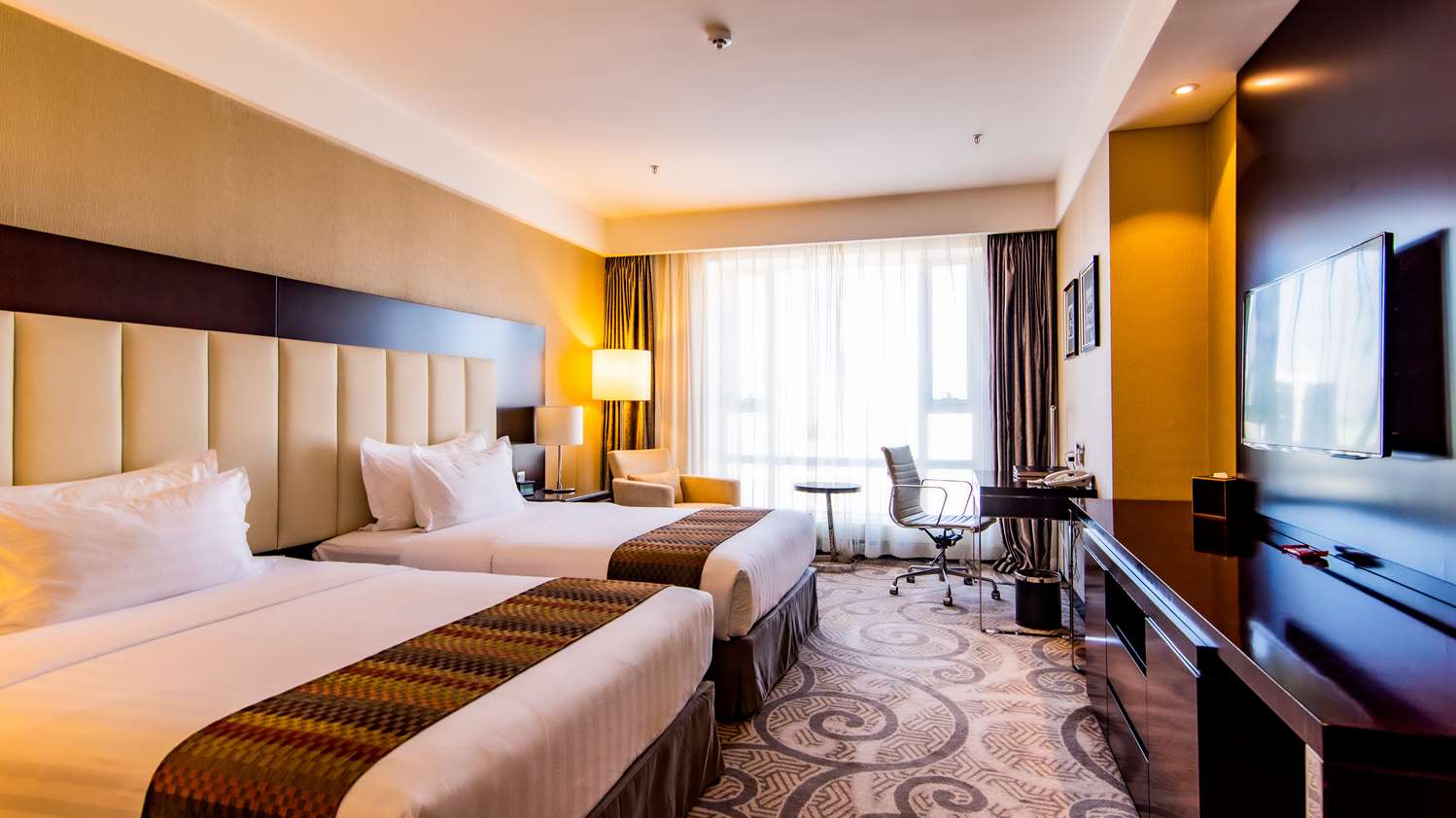Deluxe, 2 Double Beds, City View, Bathtub, Smoking