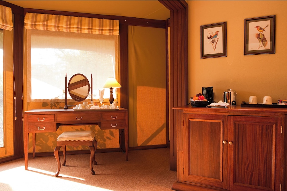 Lake Elmenteita Serena Camp 50/50