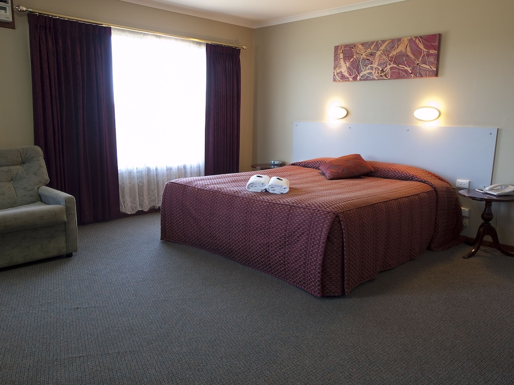 WARRAGUL VIEWS MOTOR INN 24/65