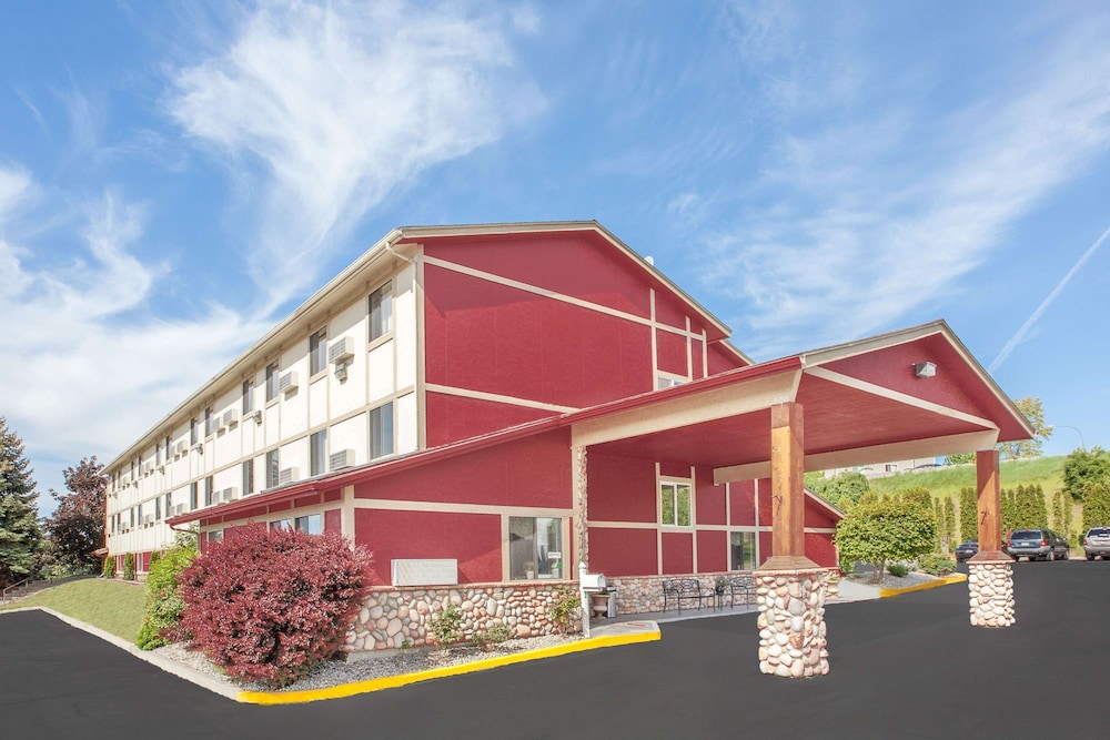 Super 8 by Wyndham Moscow / Pullman 3/39