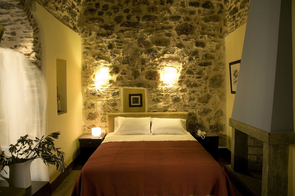 MEDIEVAL CASTLE SUITES TRADITIONAL 14/50