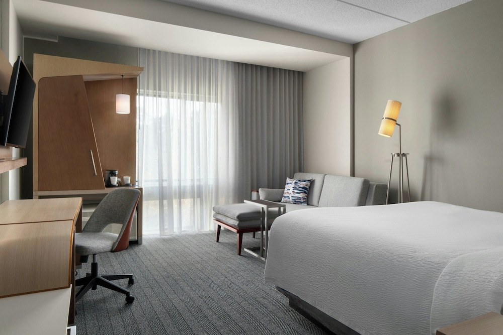 غرفة بسرير كينج لذوي الإعاقة، Courtyard By Marriott Fayetteville Fort Bragg Spring Lake 4/10