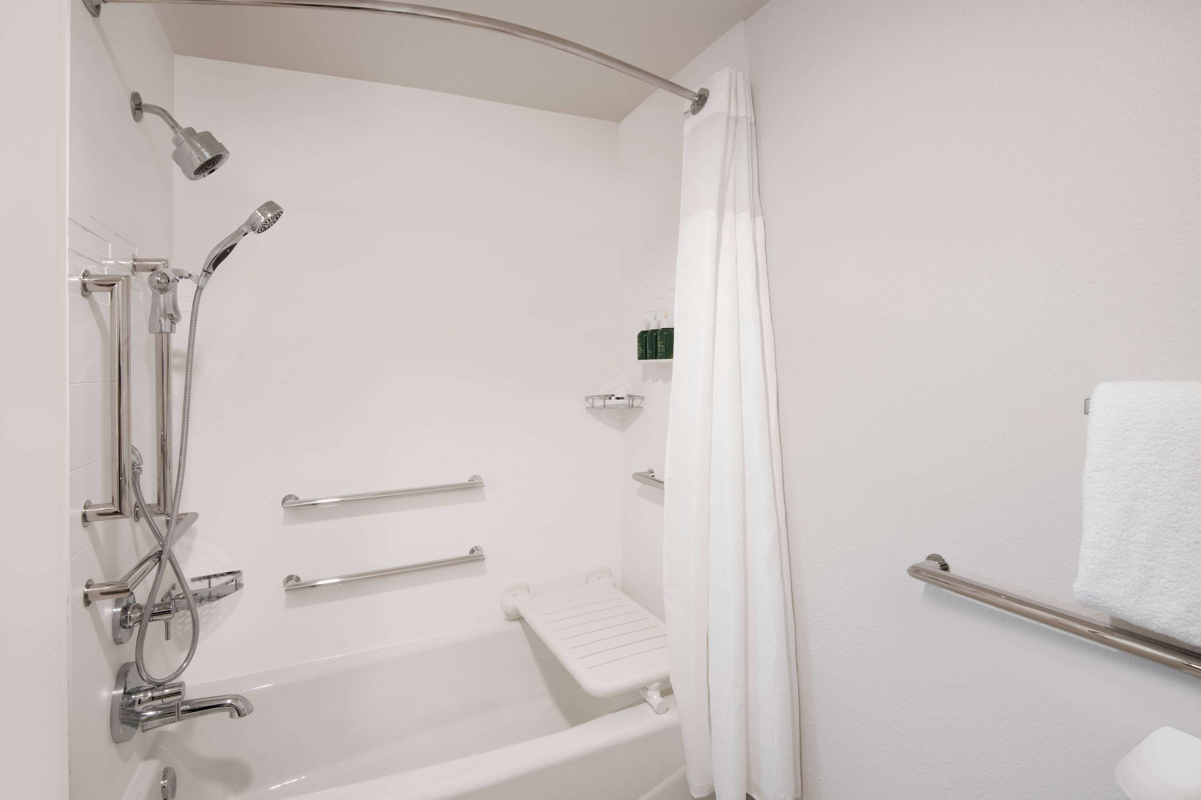 STUDIO, SUITE, KING BED, BATHTUB, ACCESSIBLE