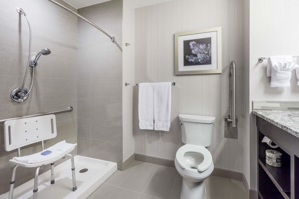 Best Western Plus Airdrie Gateway 14/50