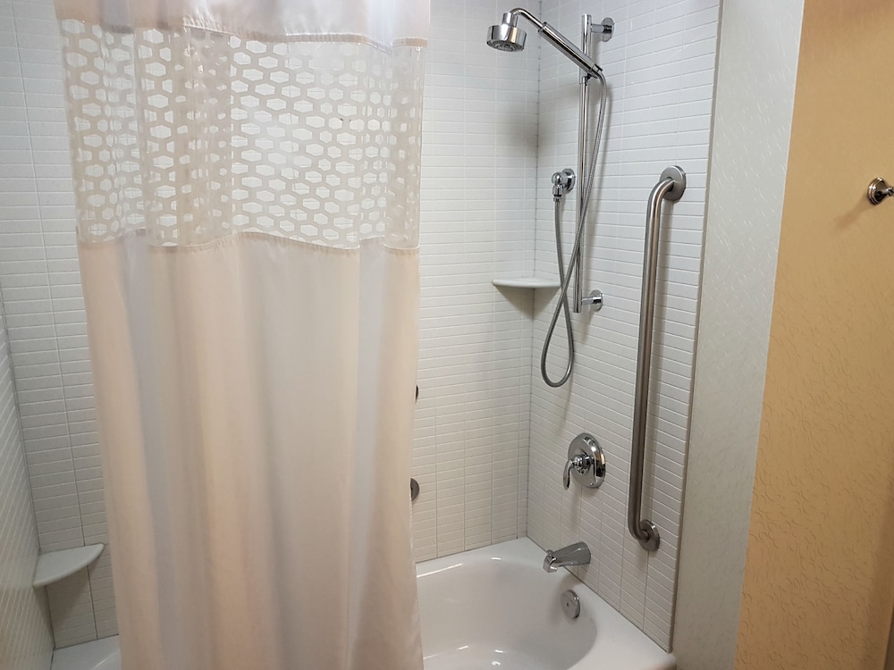 Hampton Inn & Suites By Hilton Calgary- University Northwest 21/61