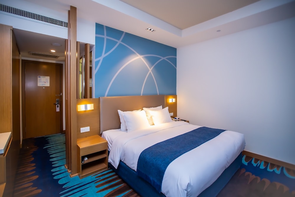 Standard, King Bed, Extra Floor Space