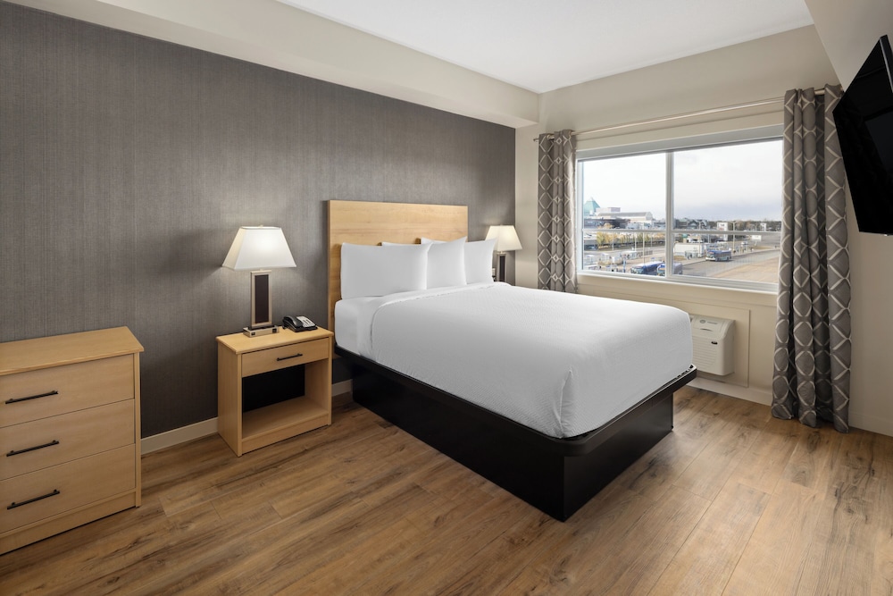 2 BEDROOMS, LOFT, SUITE