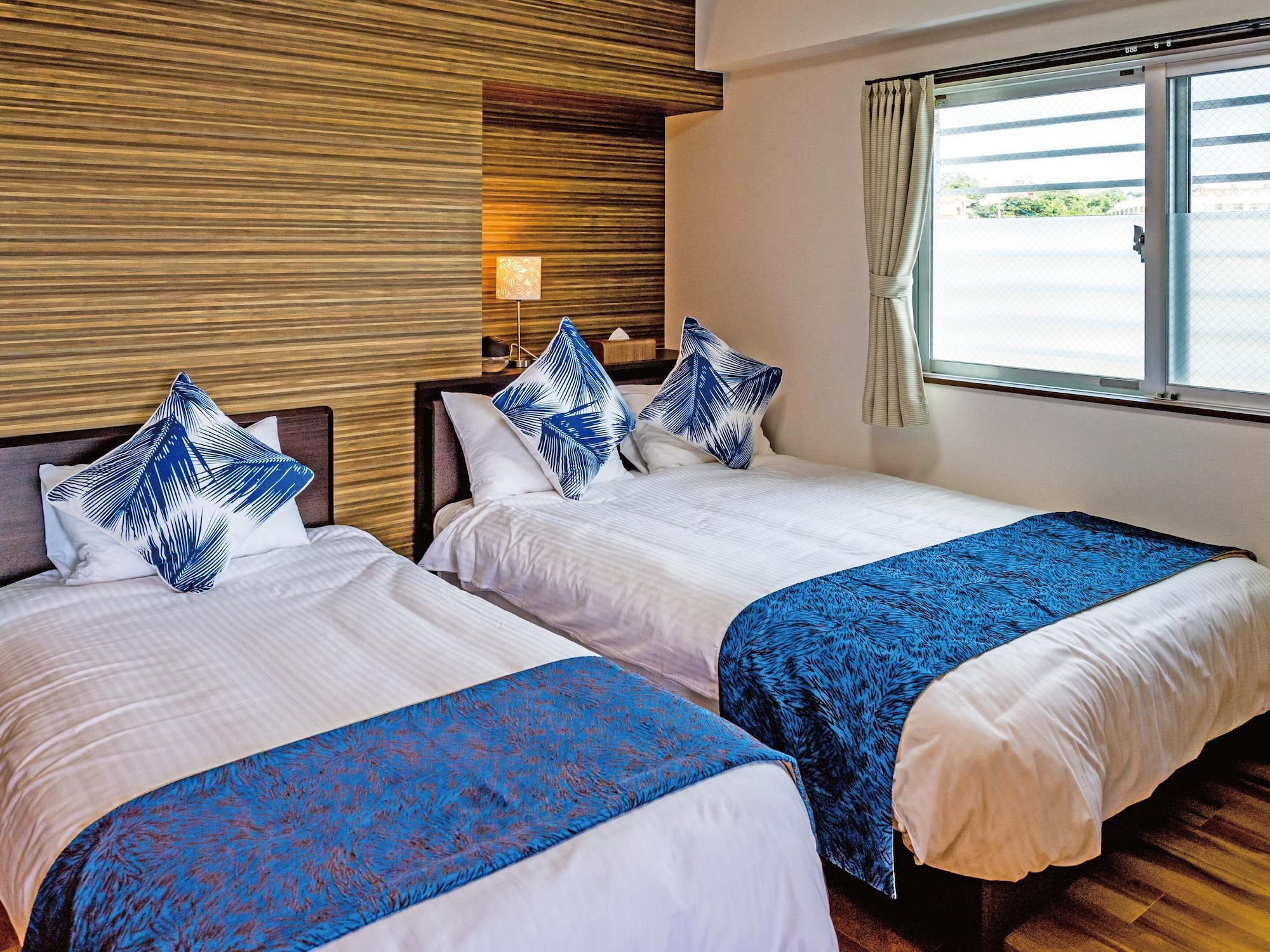 SKY, DELUXE, TWIN BEDS, HIGH FLOOR
