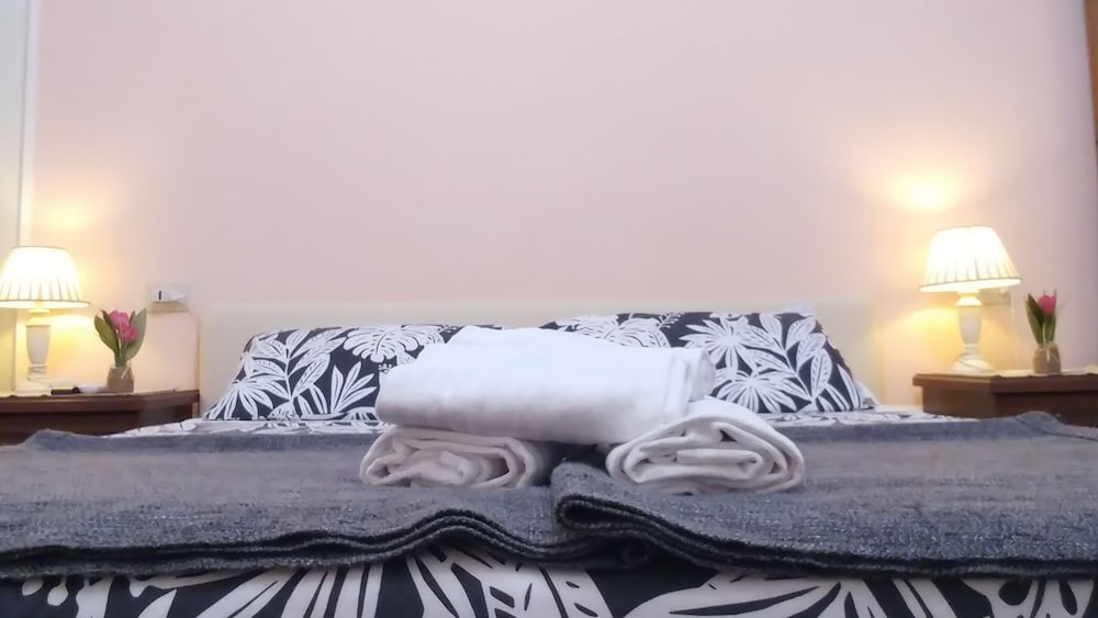 Dreaming Navona Rooms 12/20