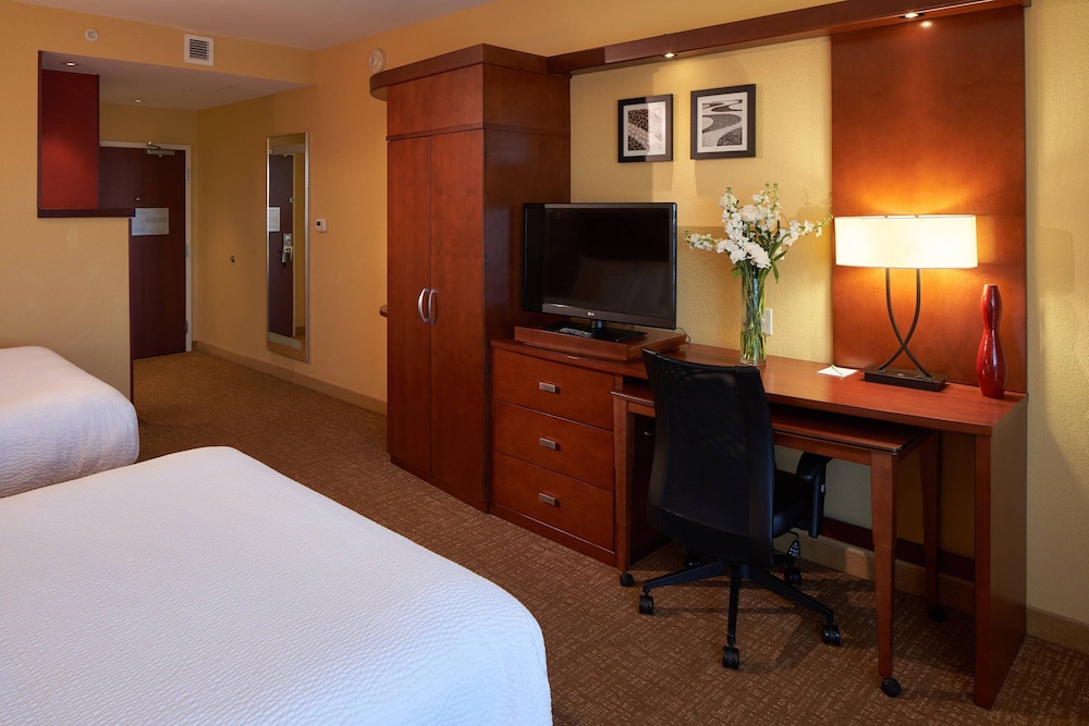 Courtyard by Marriott Evansville East 45/57