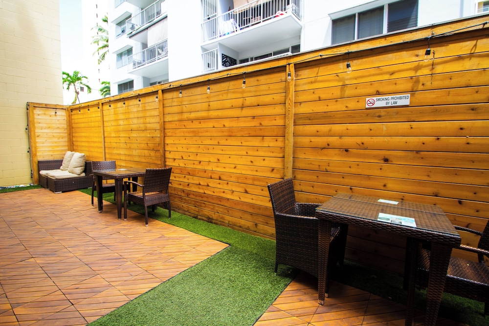 Waikiki Beachside Hostel 63/66