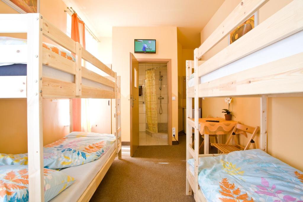 Room, 6 People