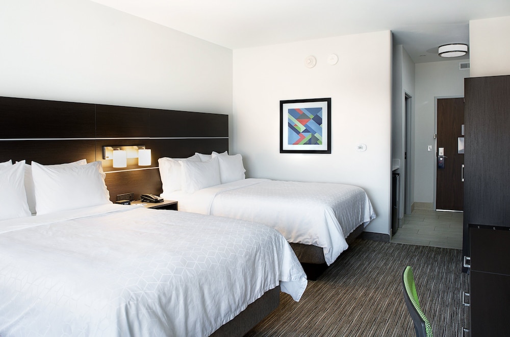 Holiday Inn Express and Suites Wentzville St Louis West 11/52