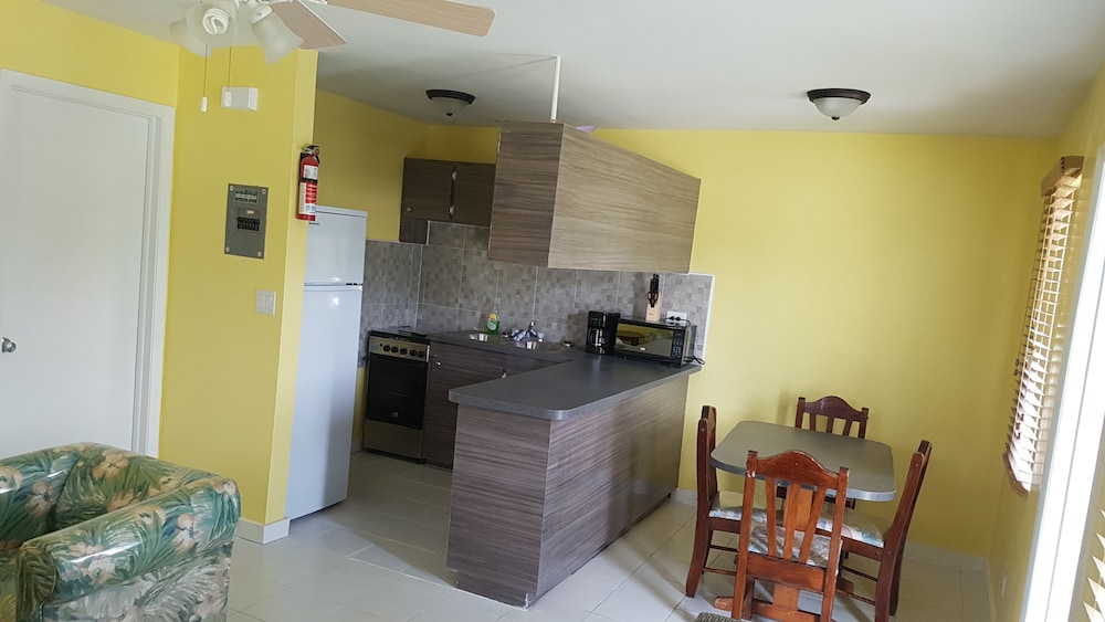 Bahama Breeze Apartments 1/13